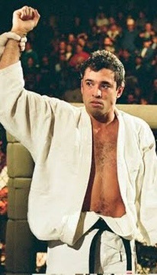 Royce Gracie:  the man who changed the world of MMA. 🥋🔥